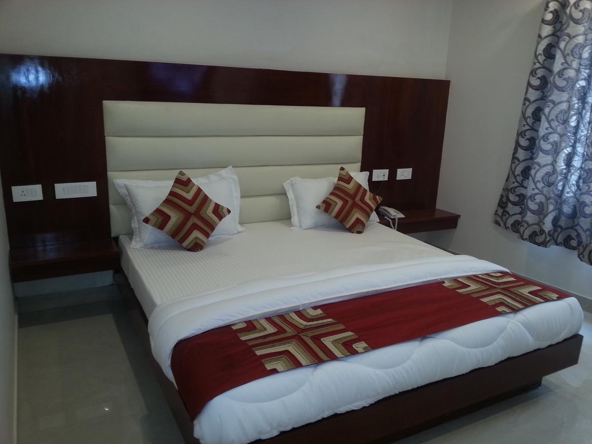 Hotel Sapphire New Delhi Ngoại thất bức ảnh