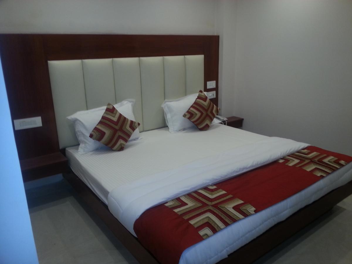 Hotel Sapphire New Delhi Ngoại thất bức ảnh