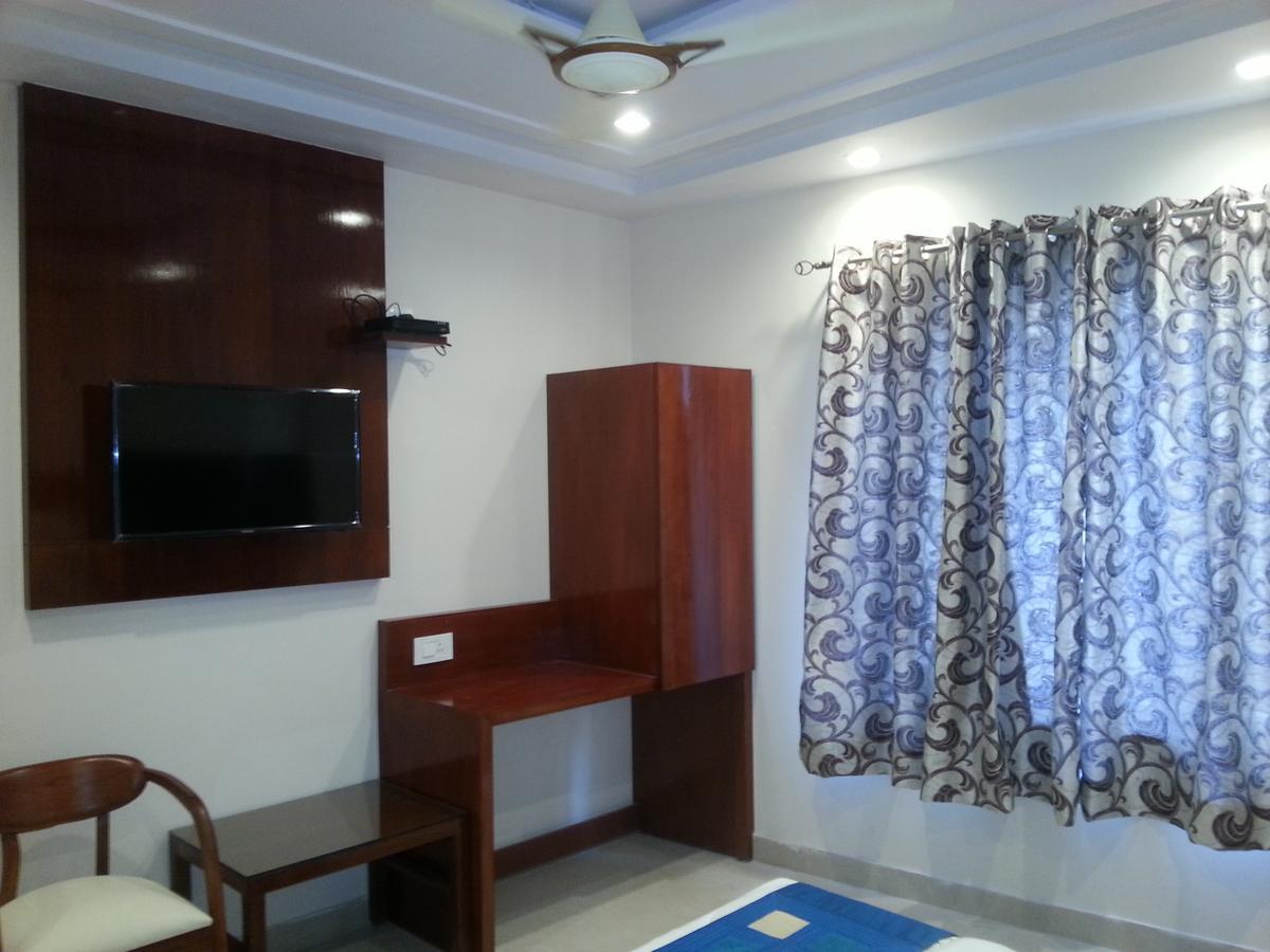 Hotel Sapphire New Delhi Ngoại thất bức ảnh
