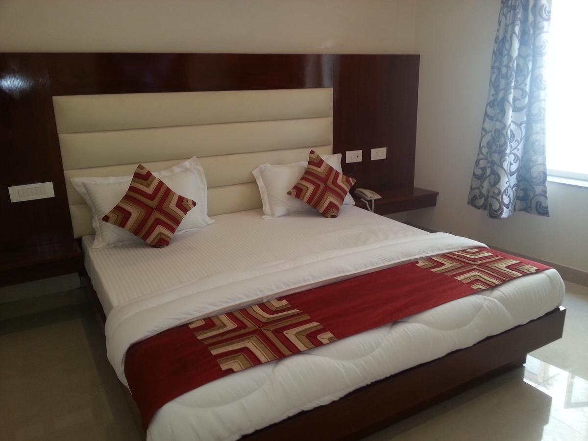 Hotel Sapphire New Delhi Ngoại thất bức ảnh