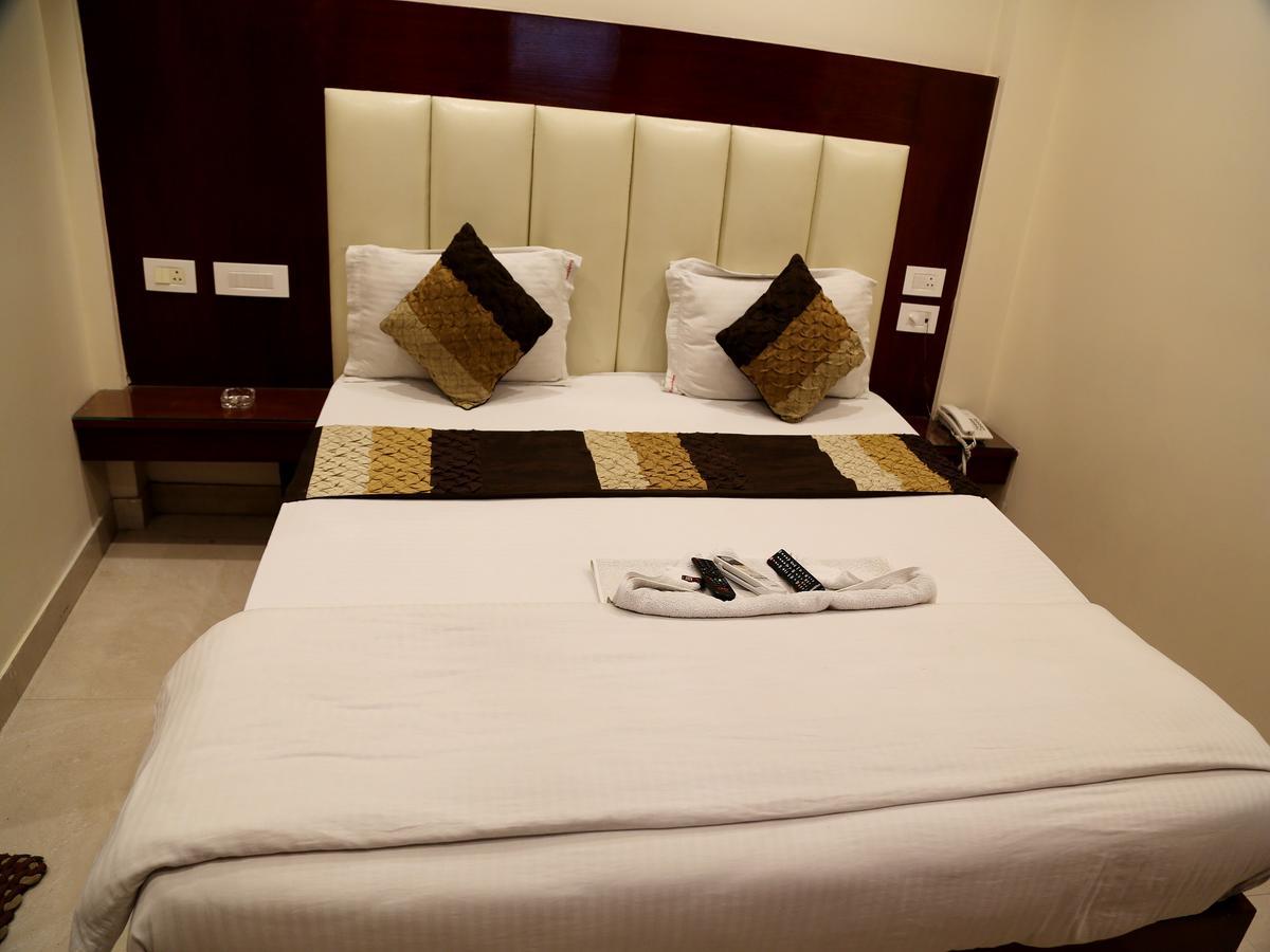 Hotel Sapphire New Delhi Ngoại thất bức ảnh