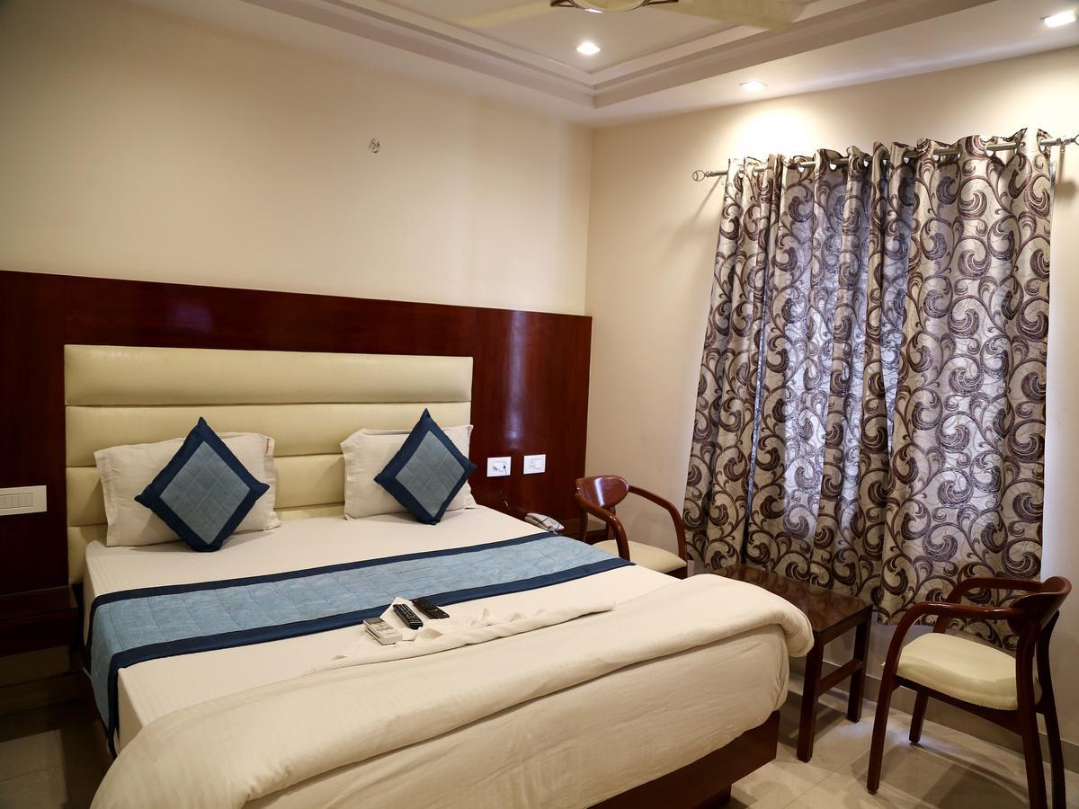 Hotel Sapphire New Delhi Ngoại thất bức ảnh