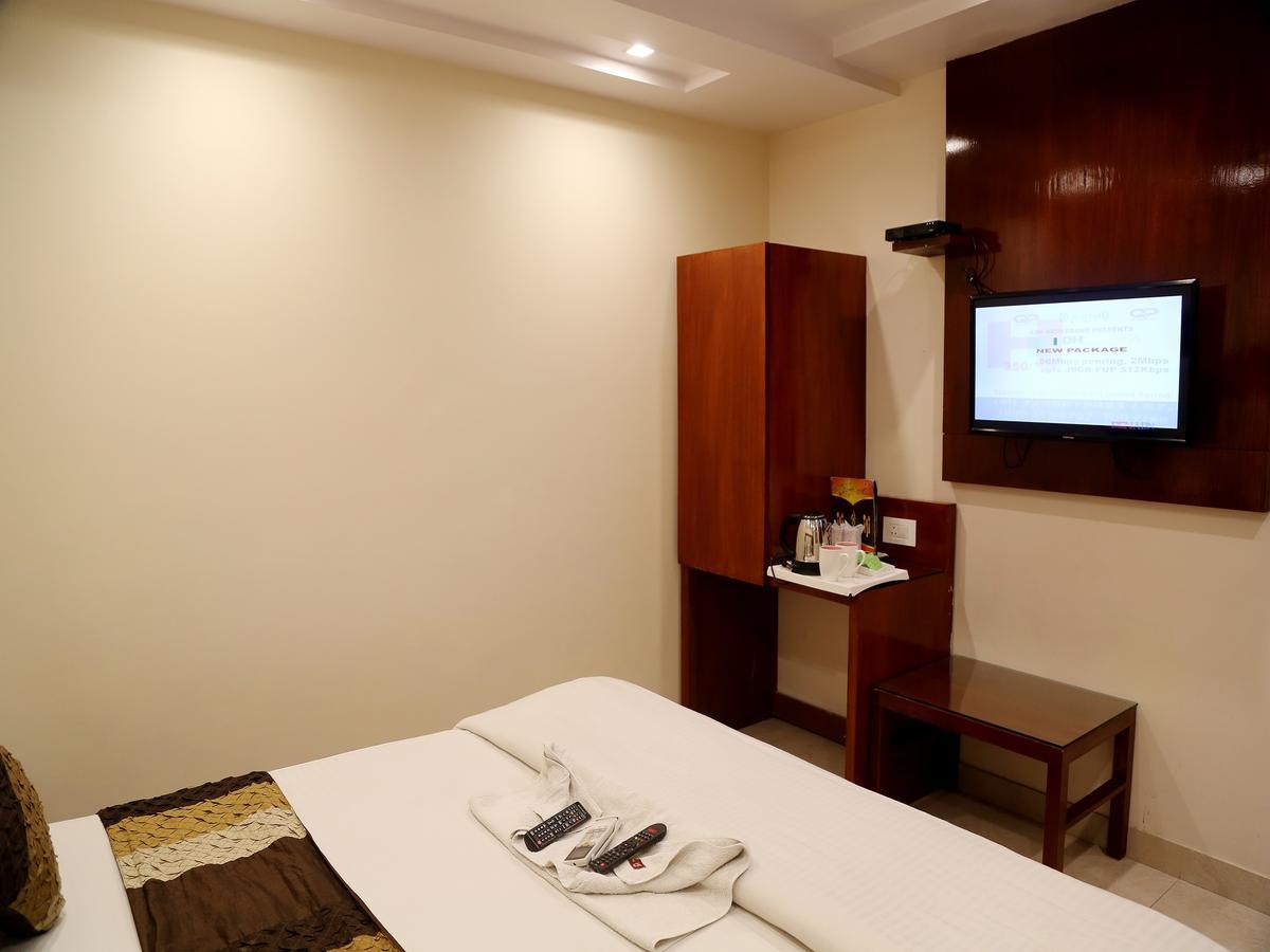 Hotel Sapphire New Delhi Ngoại thất bức ảnh