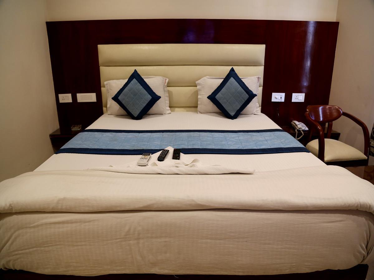 Hotel Sapphire New Delhi Ngoại thất bức ảnh